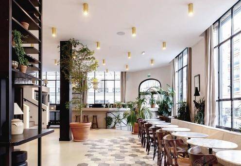 Grande salle de réception végétalisée, élégante et lumineuse pour 120 personnes - Paris 11